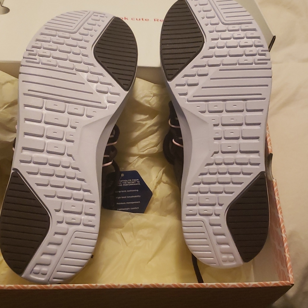 Running shoes - Picture 2 of 5